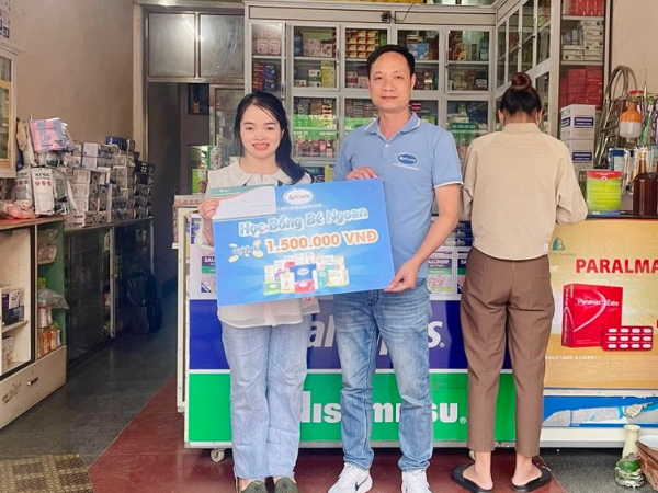 Chị Quý ở Thanh Hoá may mắn được trào quà tại nhà thuốc Huy Hiền Thanh Hoá